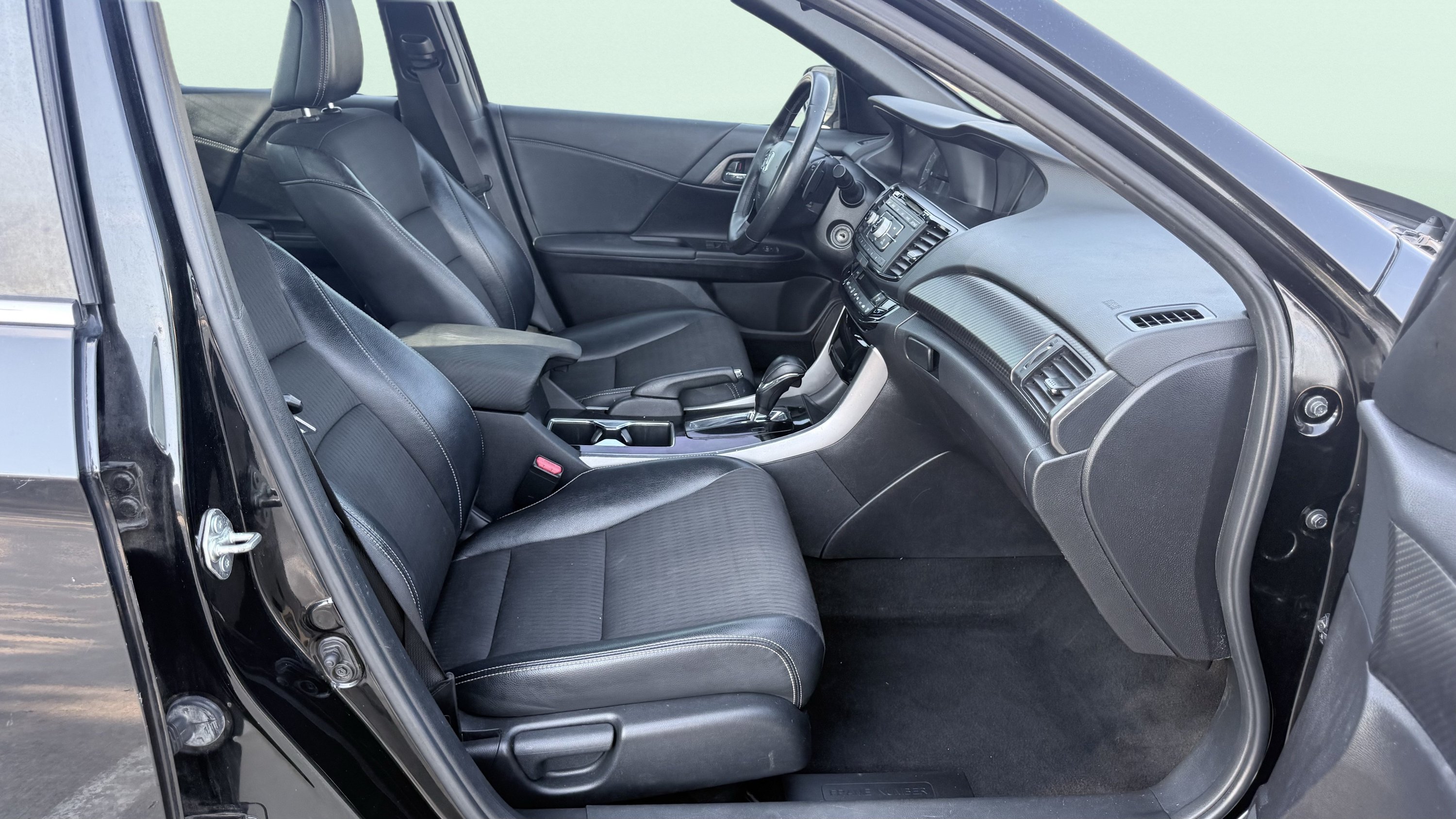 Used 2017 Honda Accord Sport image 36