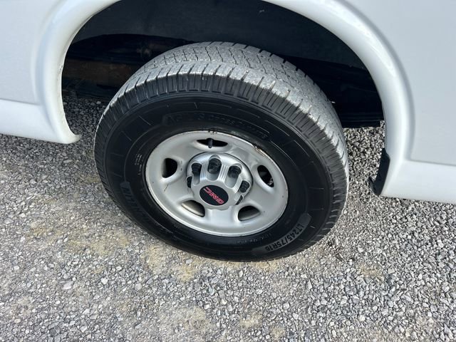 Used 2017 GMC Savana 2500 LS image 34