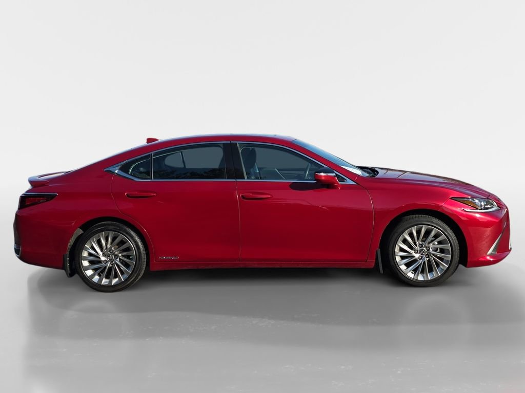 Used 2021 Lexus ES 300h w/ Accessory Package image 3