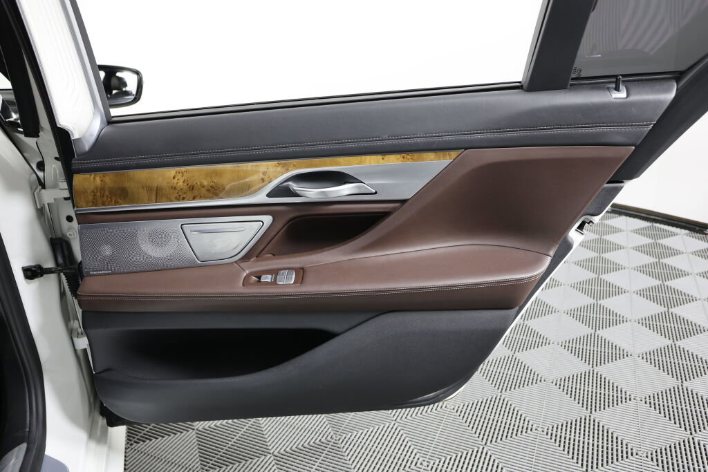 Used 2016 BMW 740i image 23