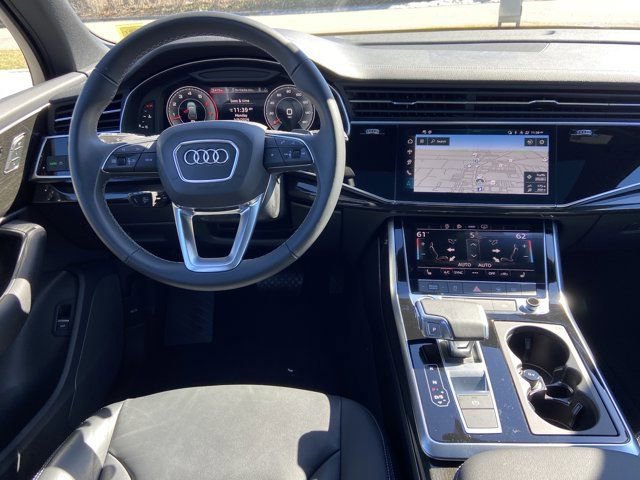 Used 2025 Audi Q7 3.0T Premium image 12