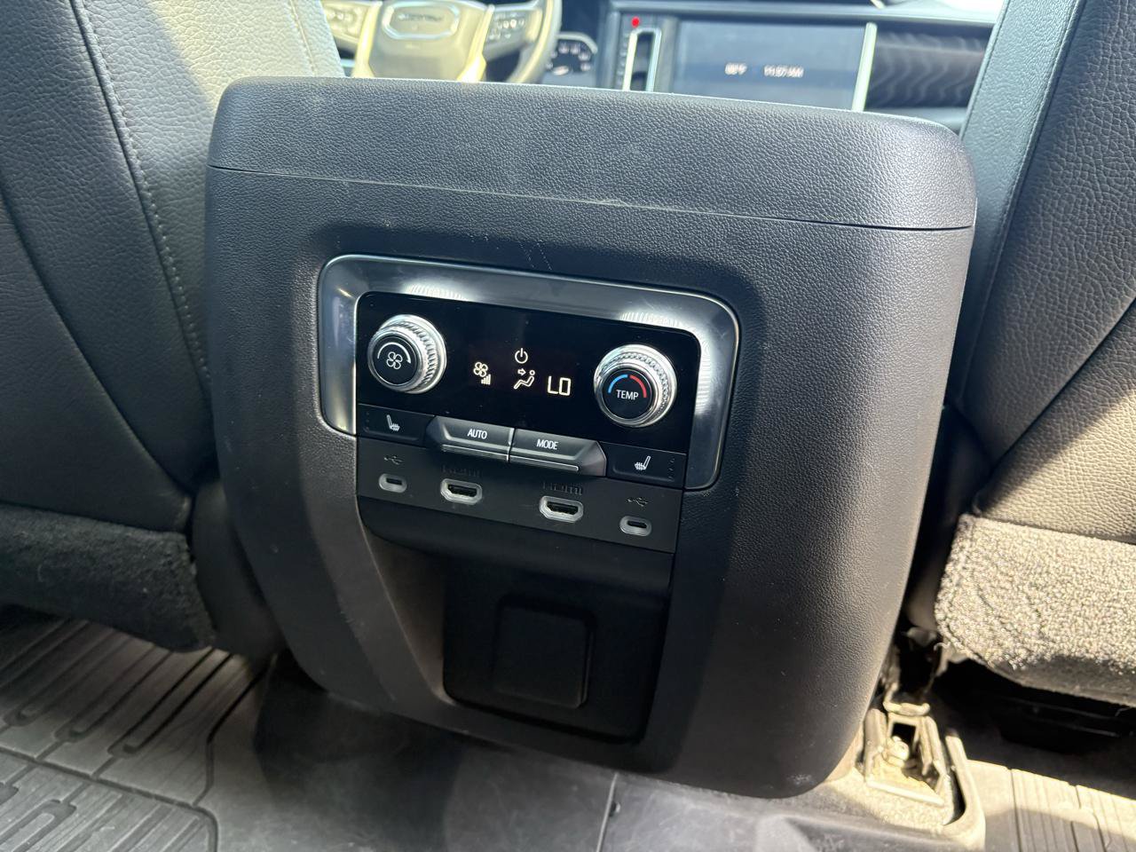 Used 2021 GMC Yukon Denali w/ Denali Ultimate Package AWD/4WD image 21
