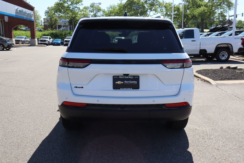 Used 2024 Jeep Grand Cherokee Altitude AWD/4WD image 29