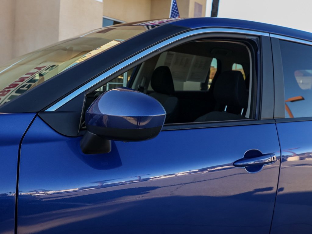 Used 2023 Nissan Rogue SV image 12