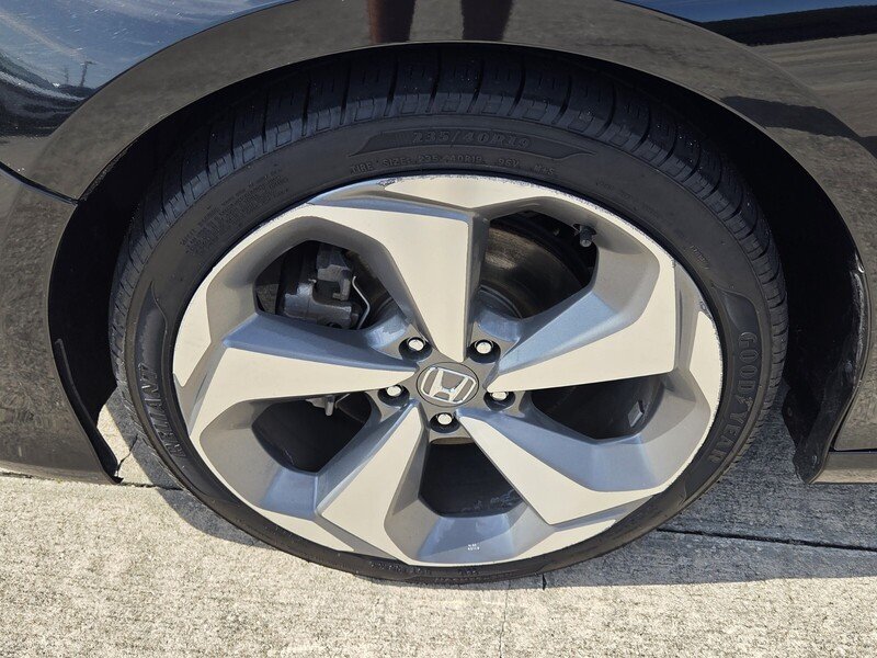 Used 2020 Honda Accord Touring image 9