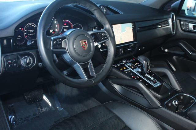 Certified 2022 Porsche Cayenne image 4