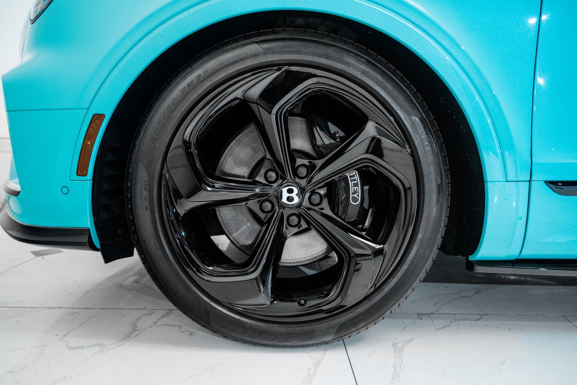 Used 2024 Bentley Bentayga image 6