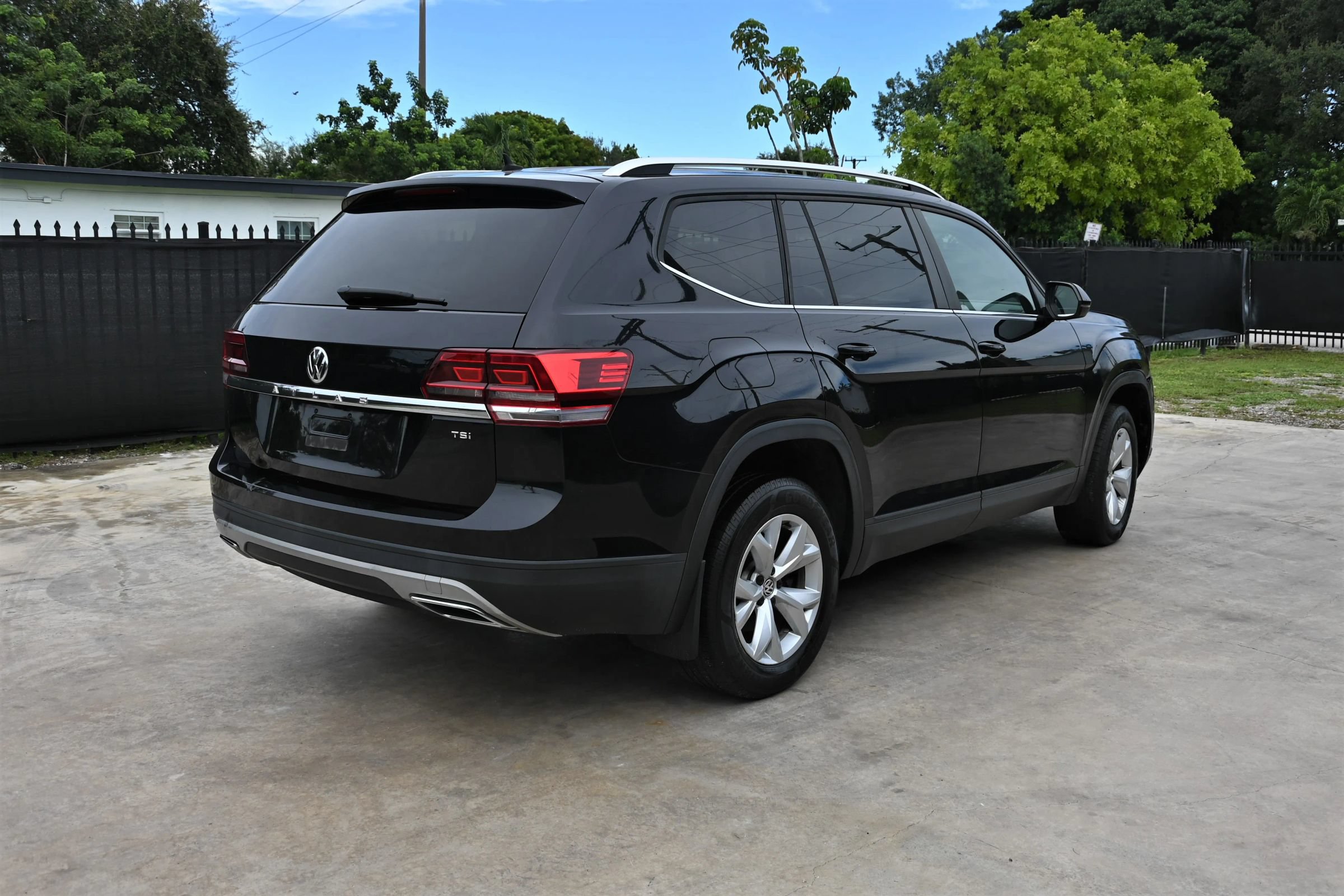 Used 2018 Volkswagen Atlas S FWD image 3