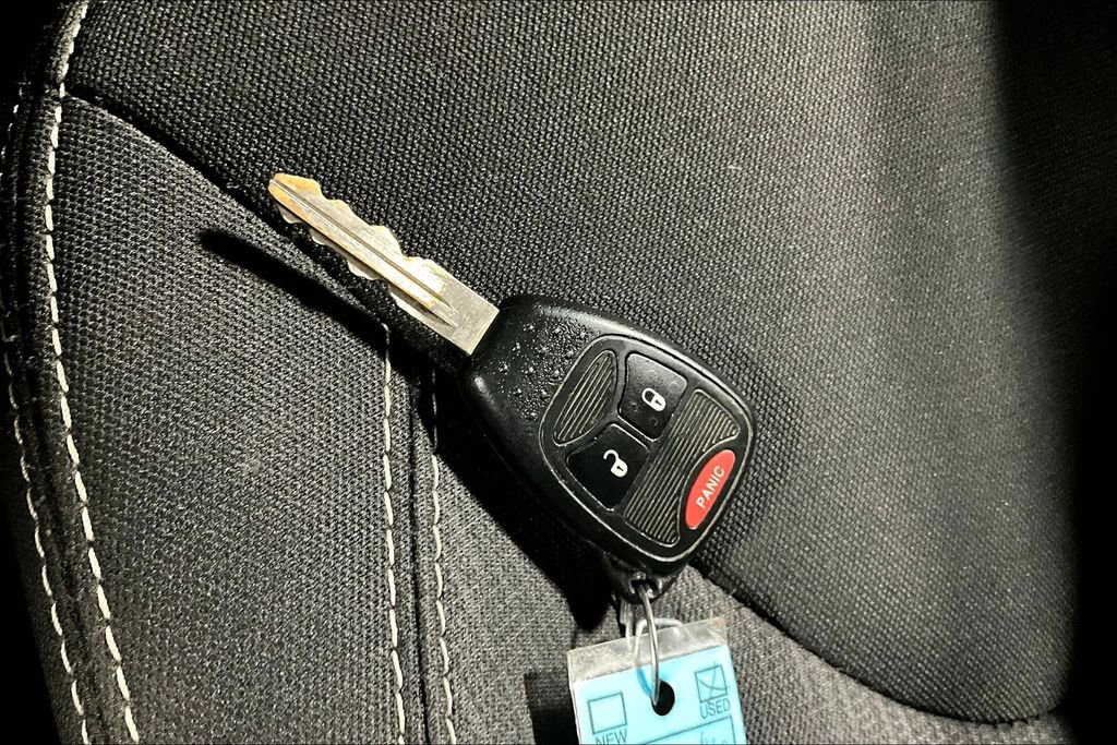 Used 2016 Jeep Wrangler Unlimited Rubicon w/ Connectivity Group image 13