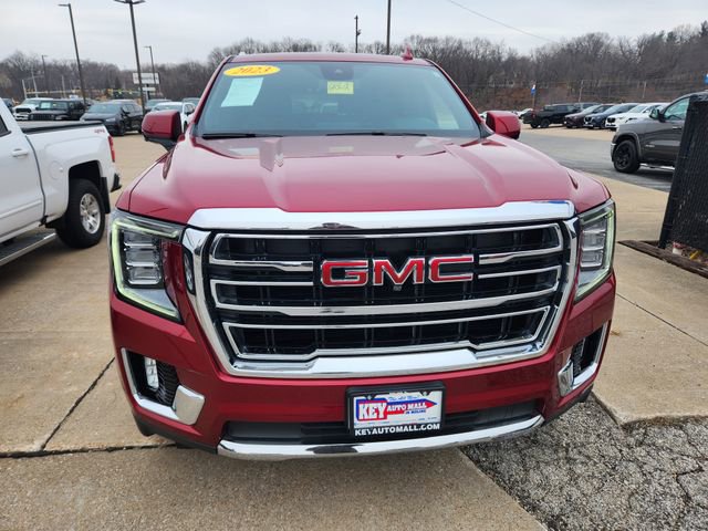 Used 2023 GMC Yukon SLT w/ SLT Luxury Package image 2