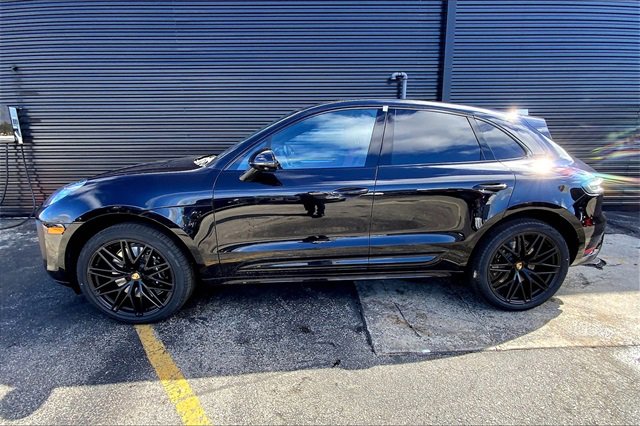 New 2026 Porsche Macan GTS image 2