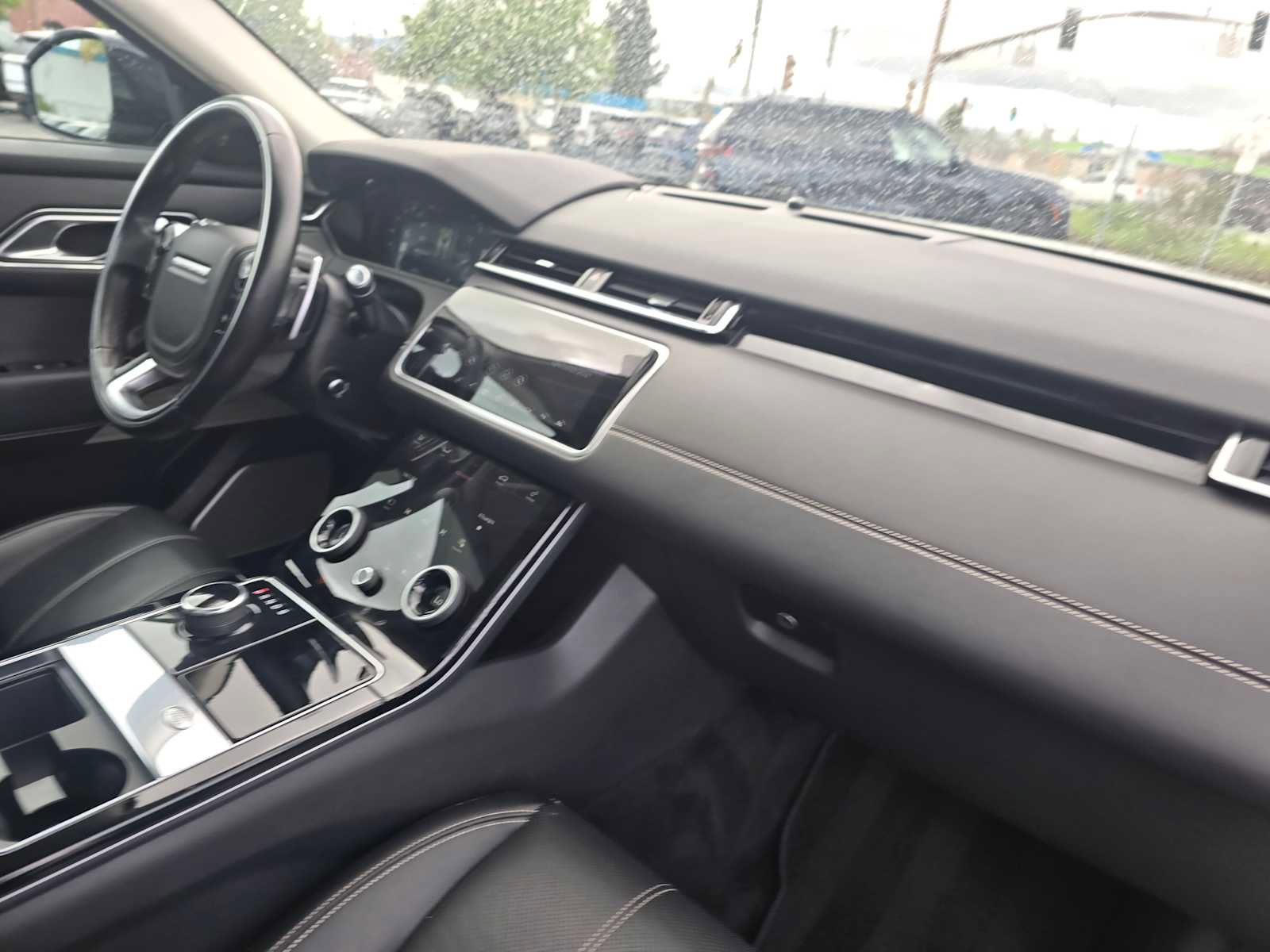 Used 2018 Land Rover Range Rover Velar R-Dynamic SE image 12