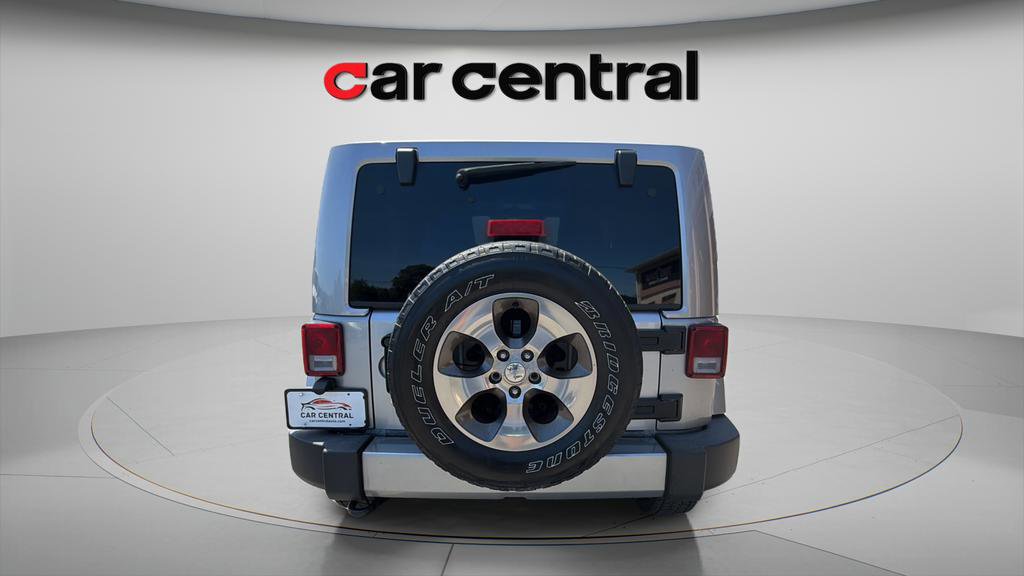 Used 2018 Jeep Wrangler Sahara w/ Connectivity Group AWD/4WD image 4