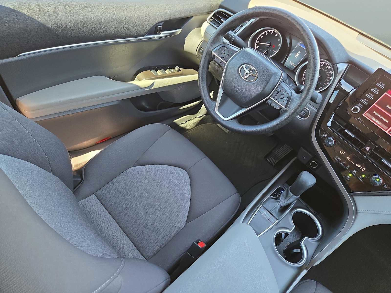 Used 2024 Toyota Camry LE w/ Convenience Package image 17