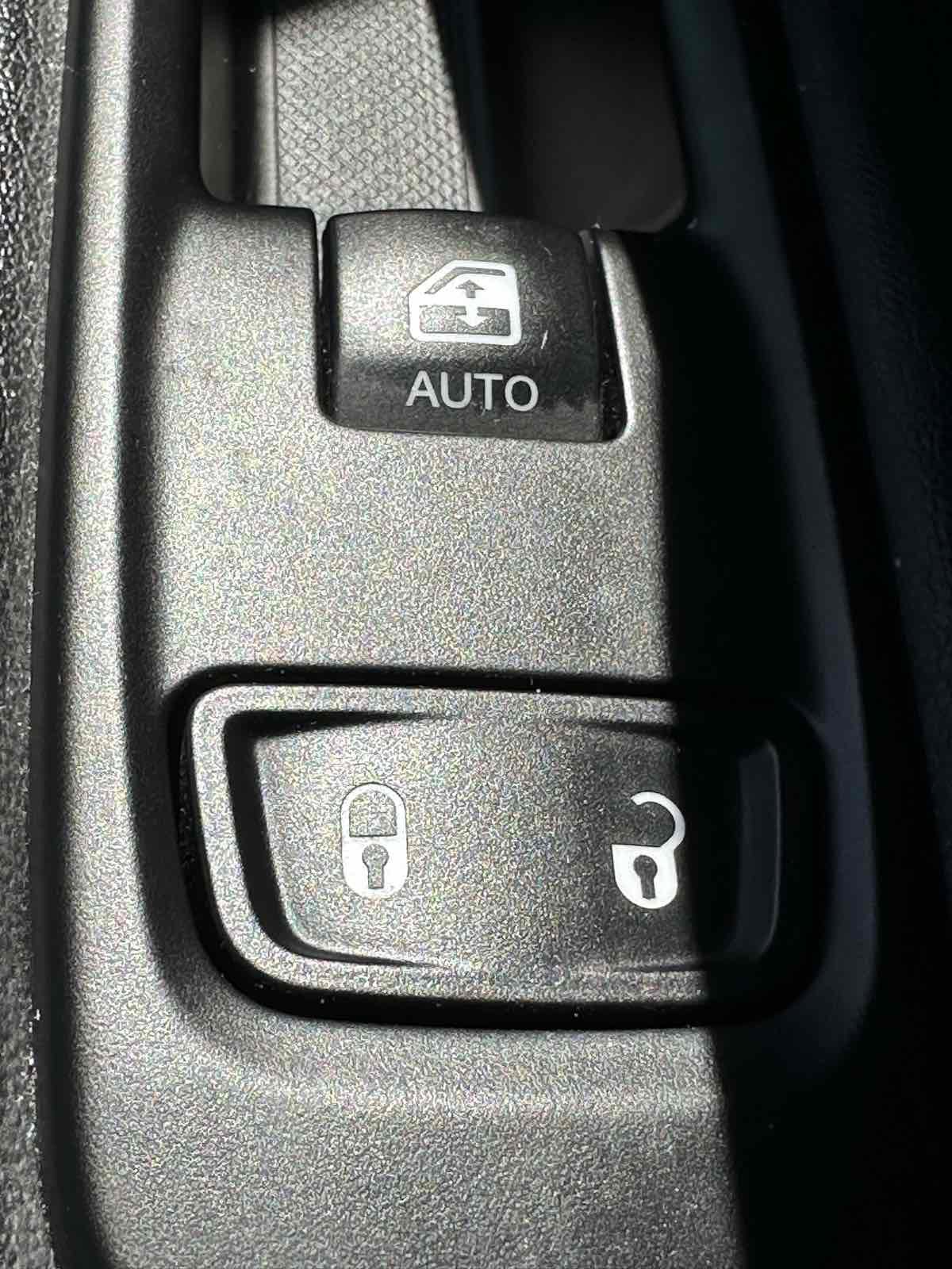 Used 2019 Jeep Compass Latitude image 28