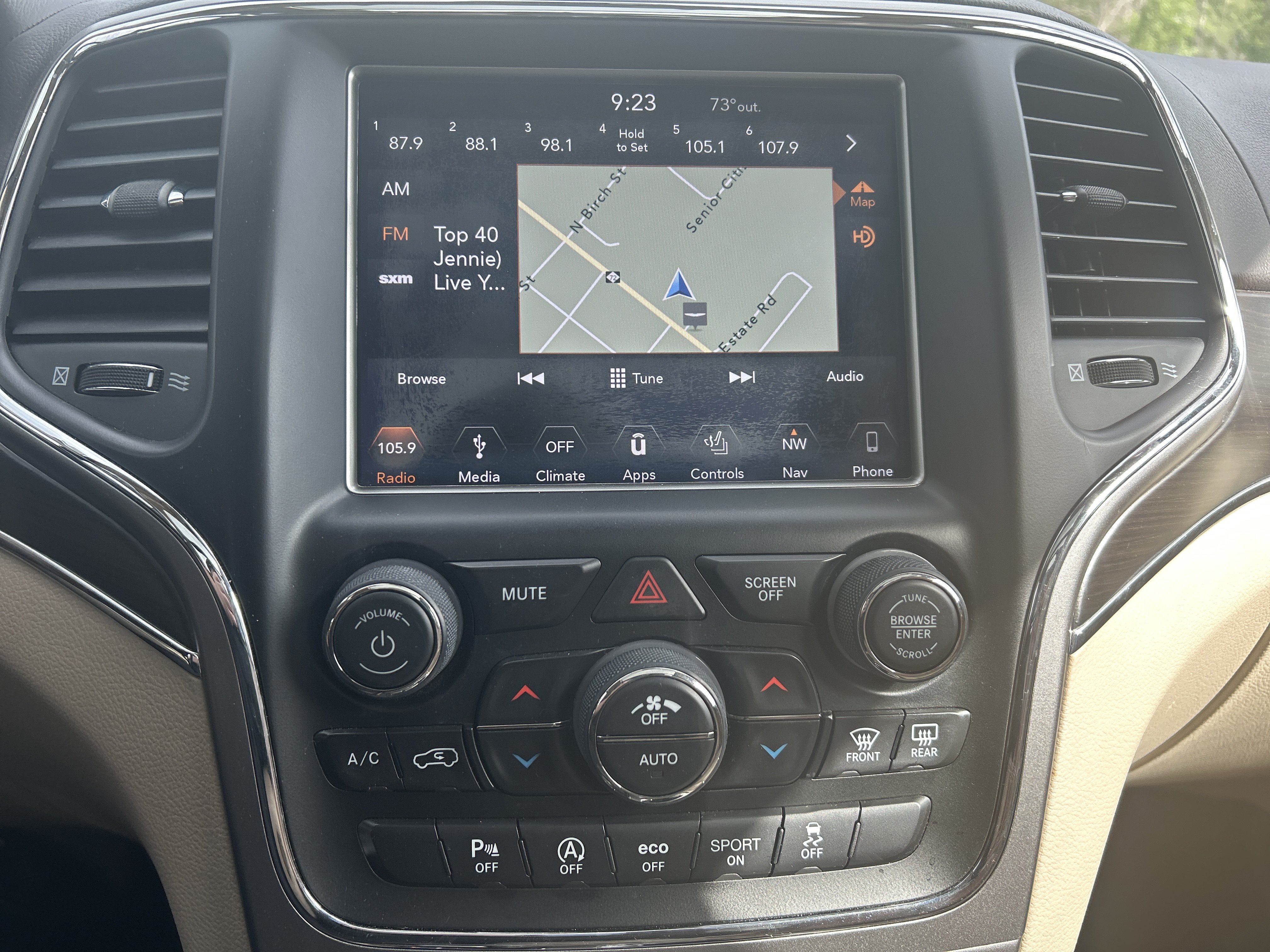 Used 2018 Jeep Grand Cherokee Overland AWD/4WD image 22
