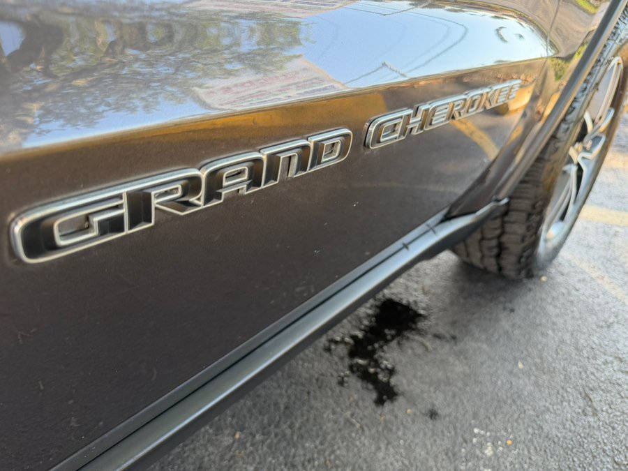 Used 2020 Jeep Grand Cherokee Laredo w/ Security & Convenience Group AWD/4WD image 34