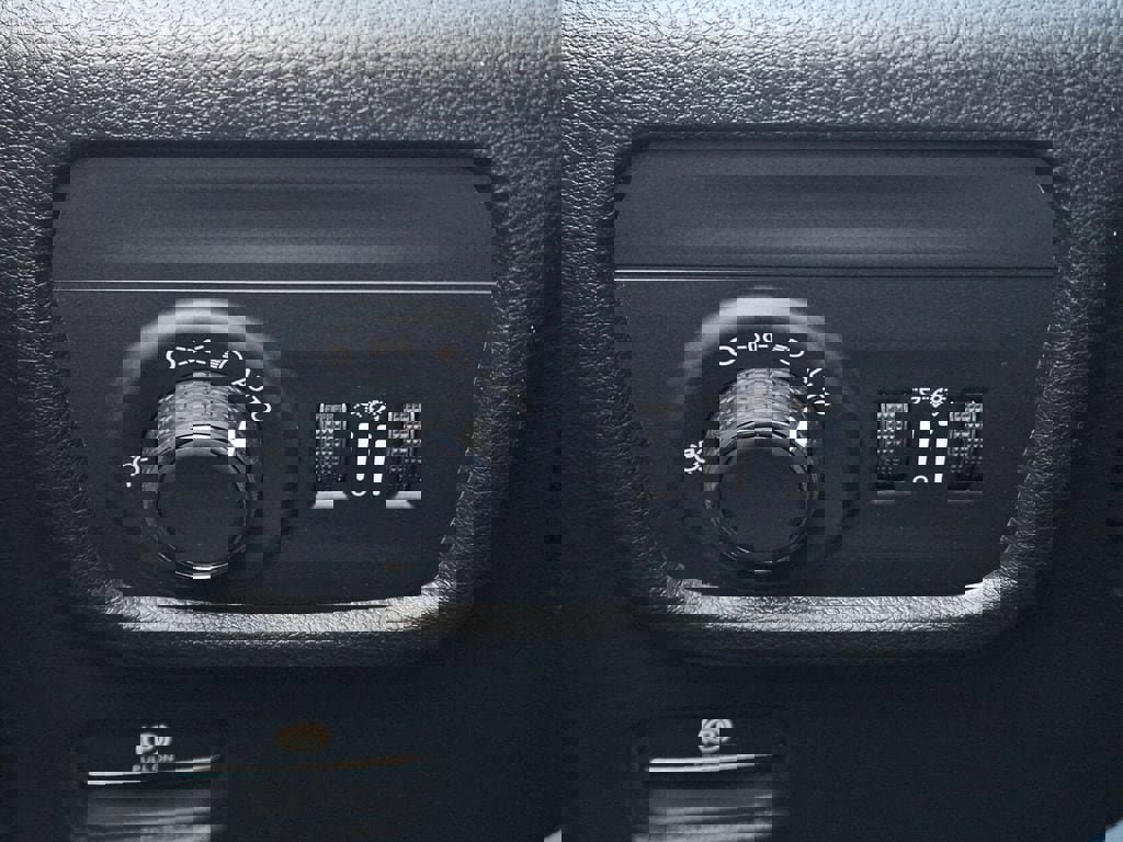 New 2025 Jeep Grand Cherokee Altitude image 20