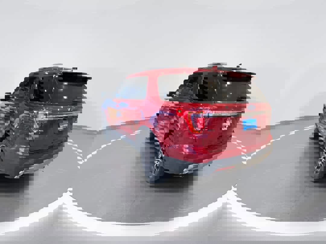 Used 2016 Ford Explorer XLT w/ Equipment Group 202A image 6