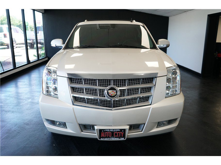 Used 2014 Cadillac Escalade Platinum RWD image 2