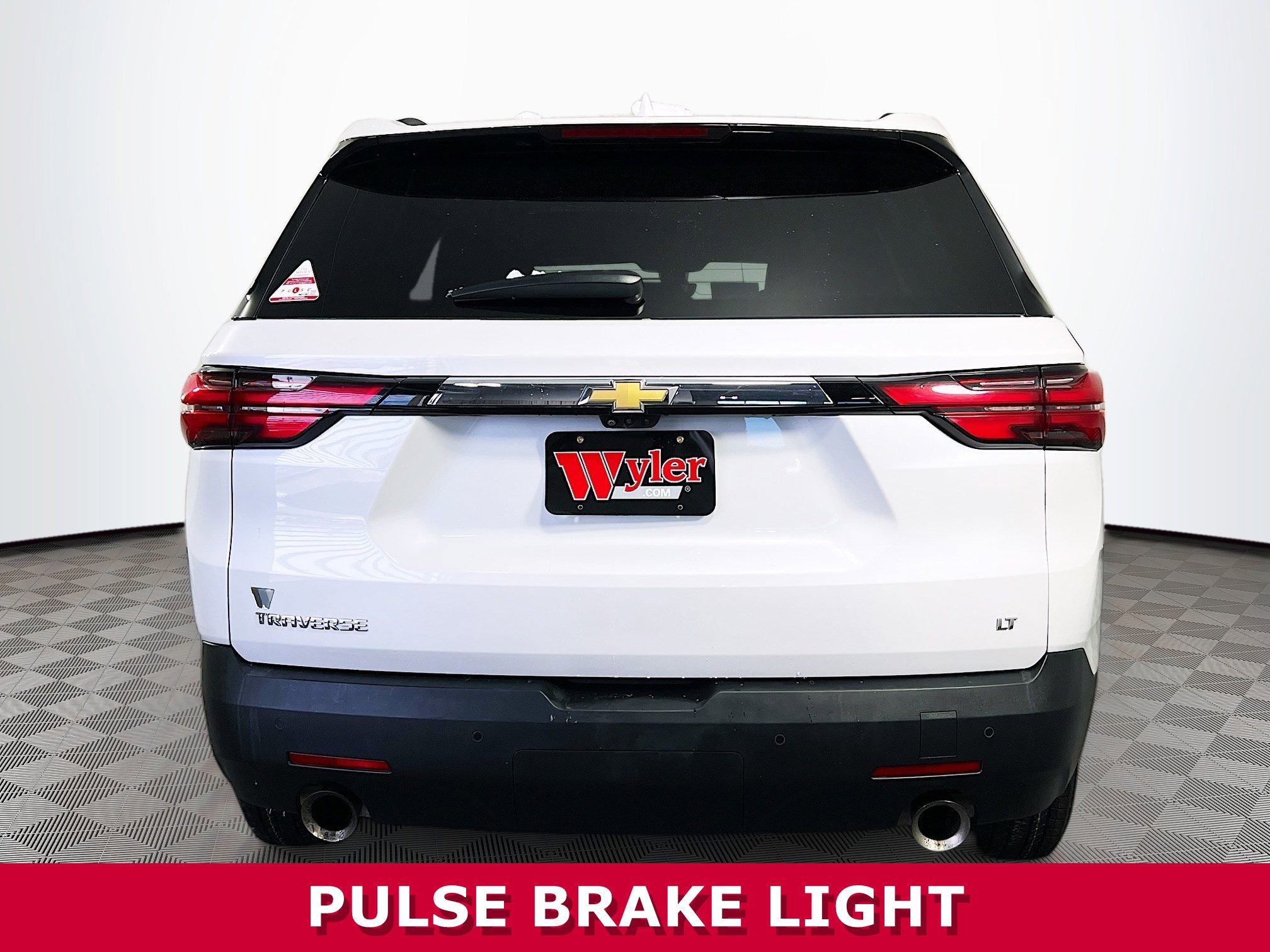 Used 2022 Chevrolet Traverse LT image 28