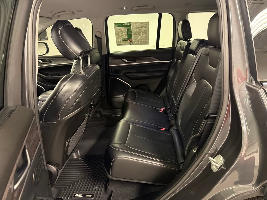 Used 2022 Jeep Grand Cherokee Limited w/ Luxury Tech Group II AWD/4WD image 30