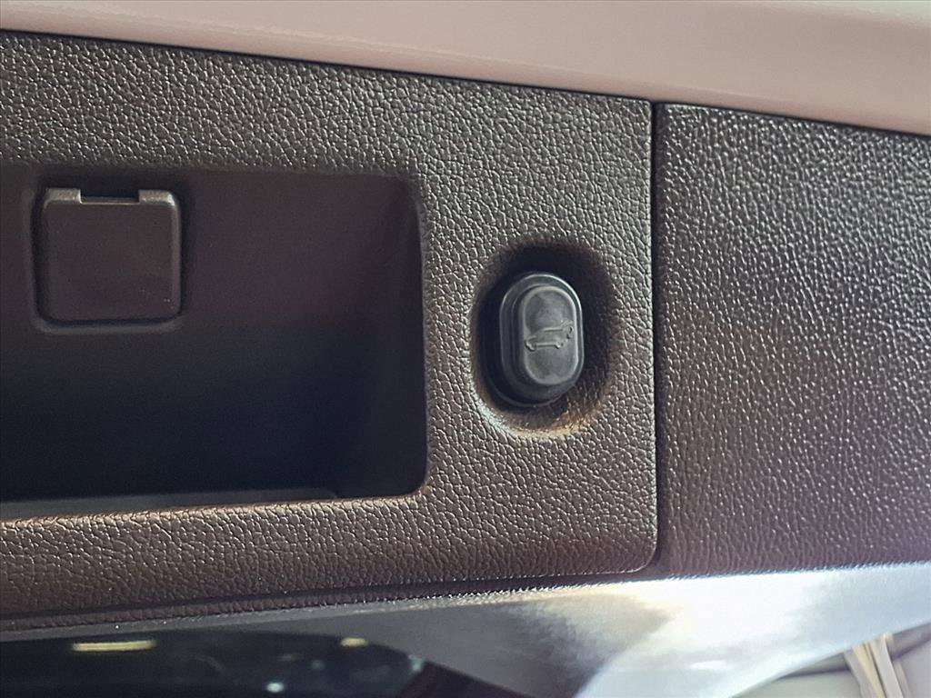 Used 2018 GMC Yukon XL Denali w/ Denali Ultimate Package image 7