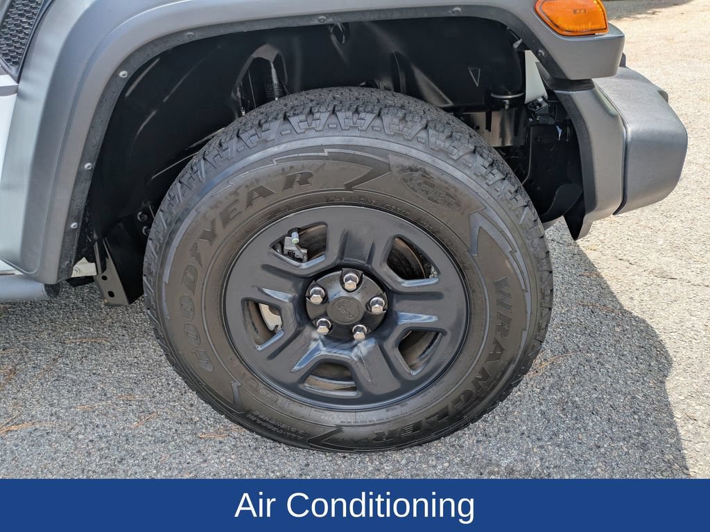 Used 2022 Jeep Gladiator Sport AWD/4WD image 12
