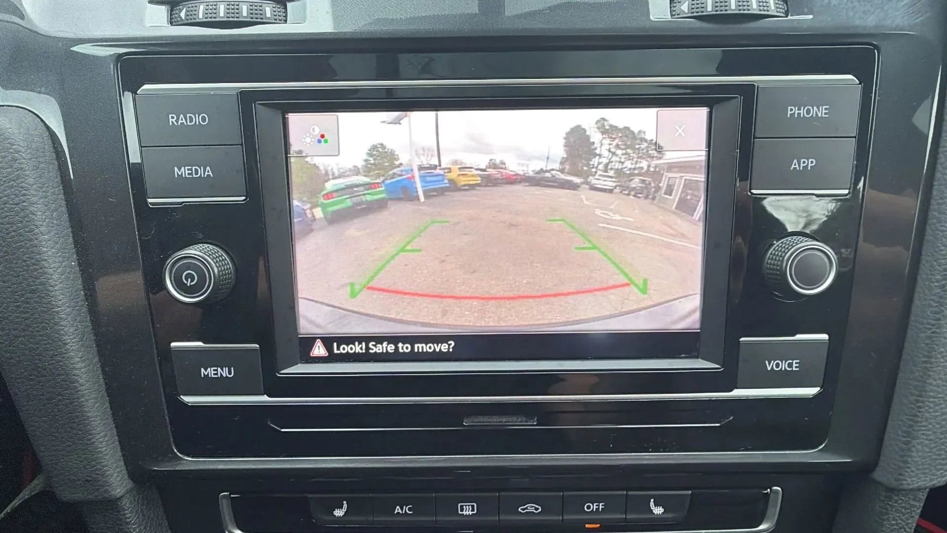 Used 2021 Volkswagen Golf 4-Door image 31