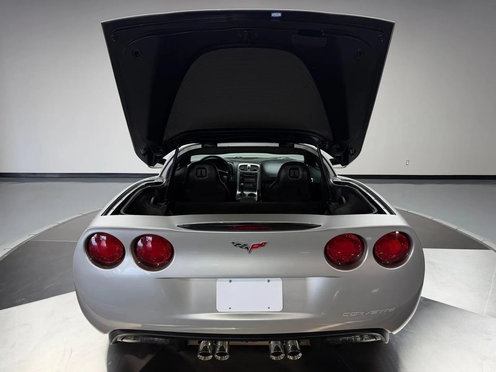 Used 2005 Chevrolet Corvette Coupe w/ Preferred Equipment Group RWD image 13