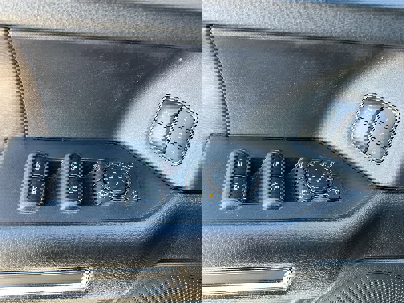 Used 2018 Ford Expedition Limited image 17