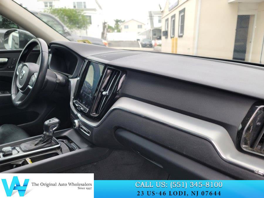 Used 2019 Volvo XC60 T6 Momentum w/ Multimedia Package AWD/4WD image 15