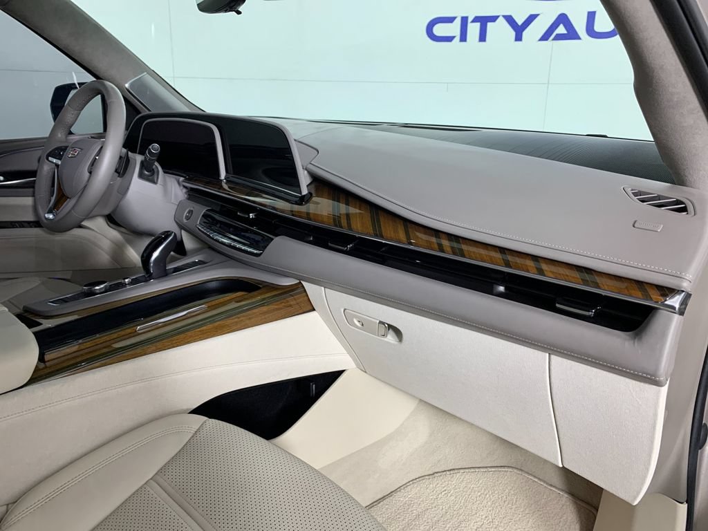 Used 2022 Cadillac Escalade Sport Platinum w/ LPO, ONYX Package AWD/4WD image 41
