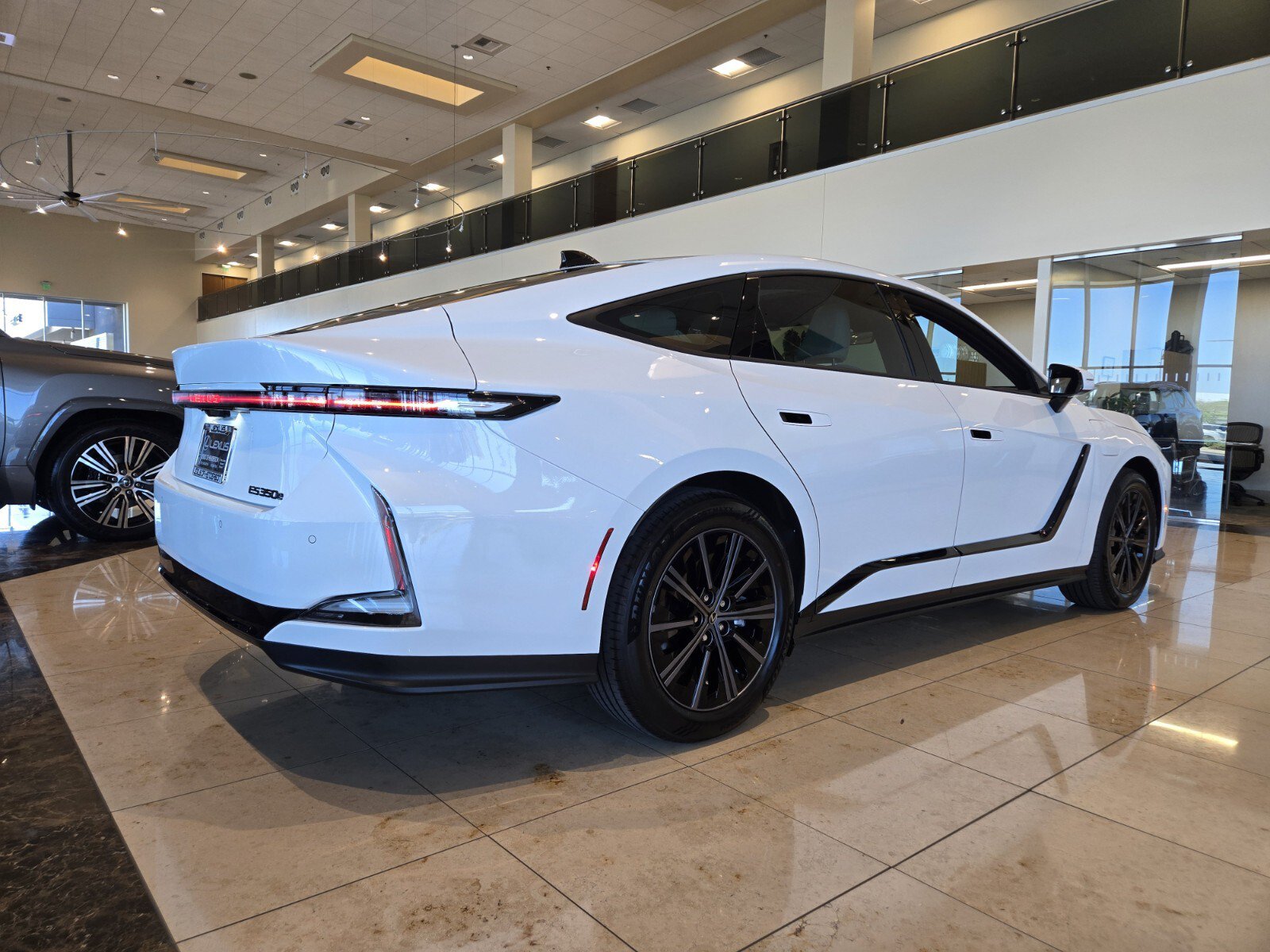 New 2026 Lexus ES 350e FWD image 3