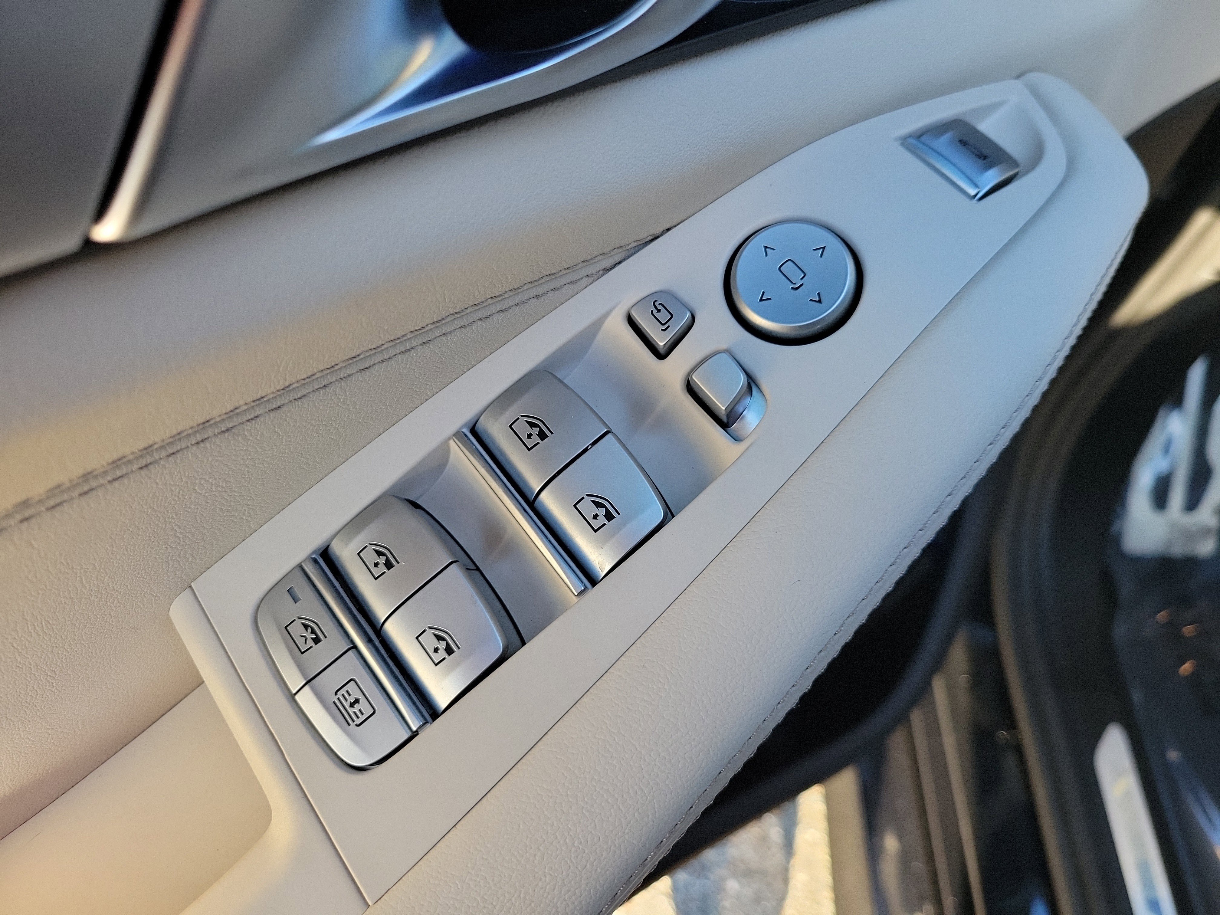 Used 2025 BMW X7 M60i image 18