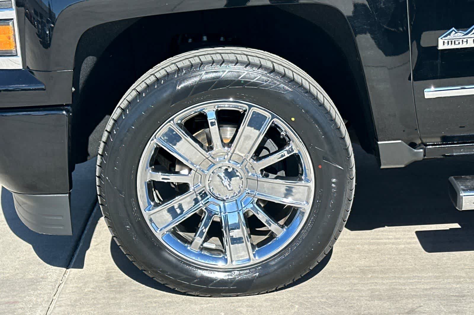 Used 2015 Chevrolet Silverado 1500 High Country w/ High Country Premium Package AWD/4WD image 32