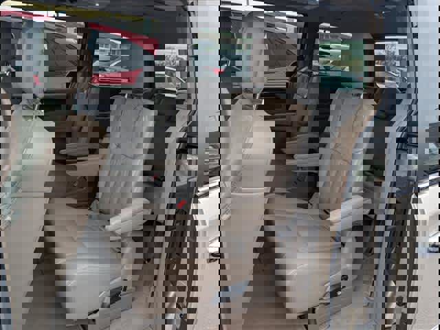 Used 2015 Chrysler Town & Country Limited Platinum image 16