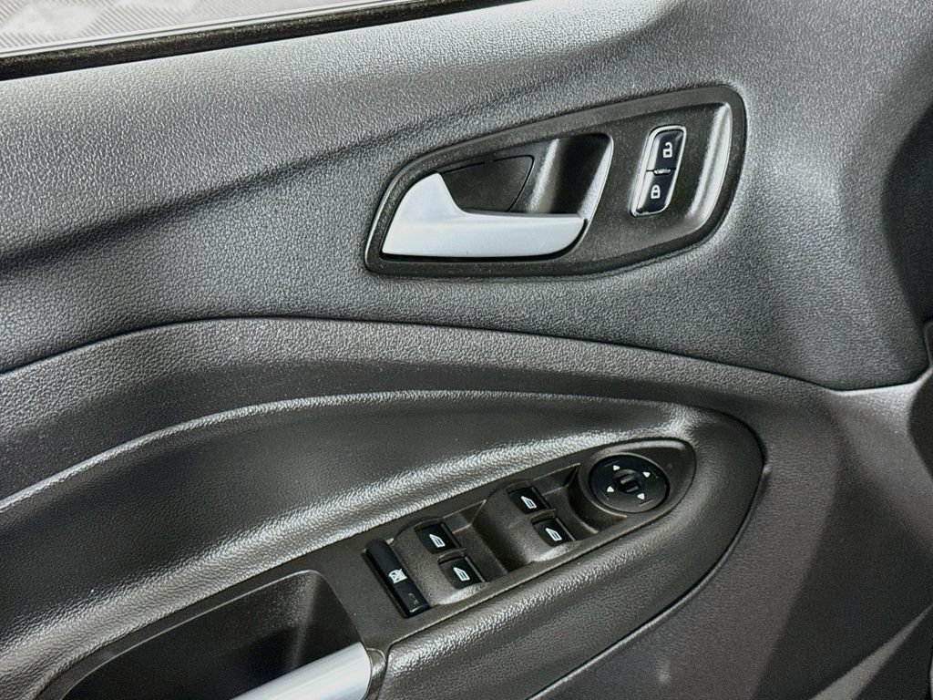 Used 2016 Ford Escape SE w/ Equipment Group 201A AWD/4WD image 17