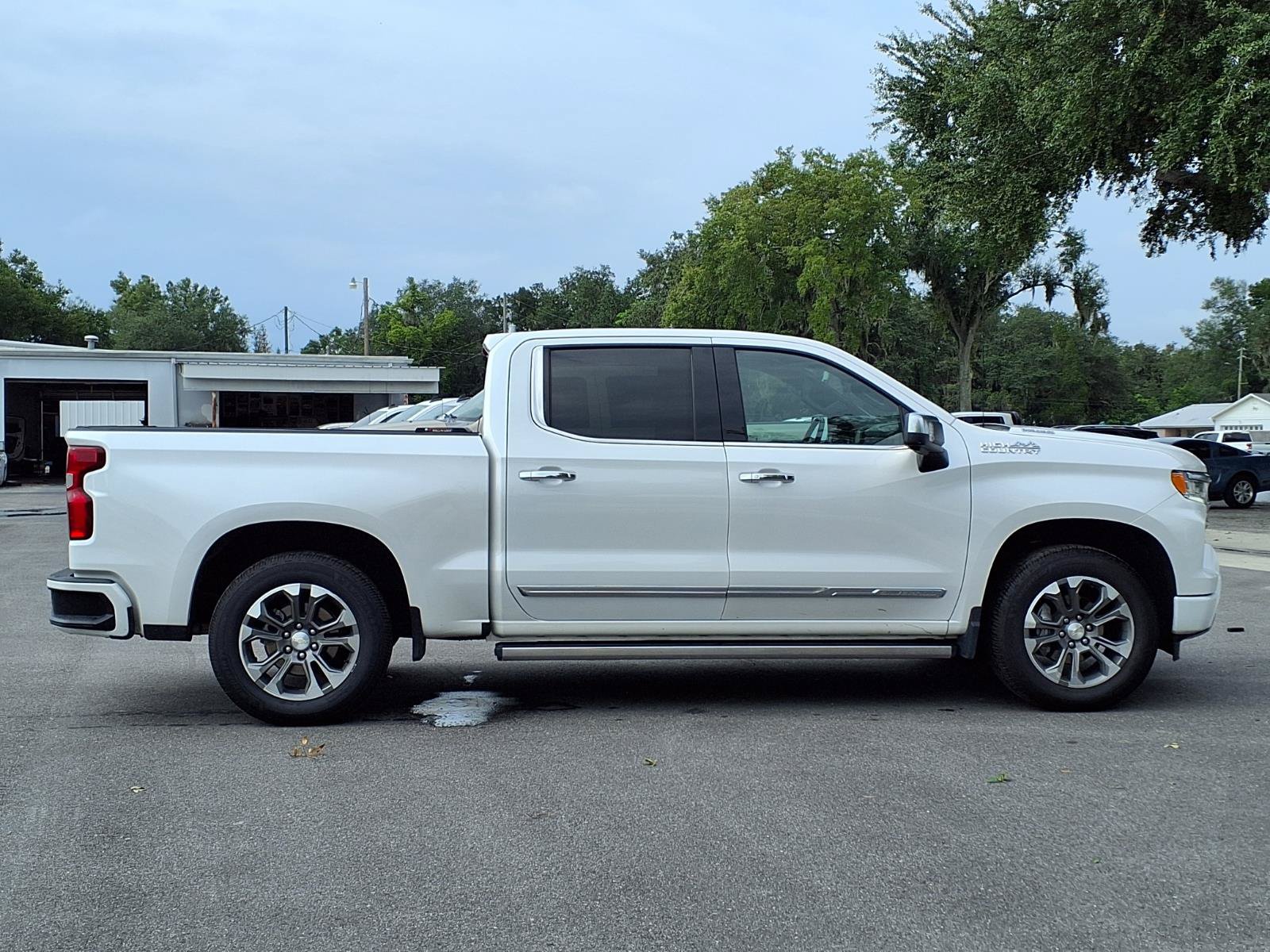 Certified 2024 Chevrolet Silverado 1500 High Country w/ Z71 Off-Road Package AWD/4WD image 3