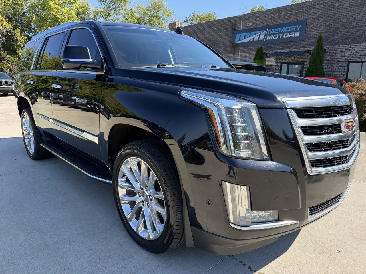 Used 2020 Cadillac Escalade Luxury AWD/4WD image 1