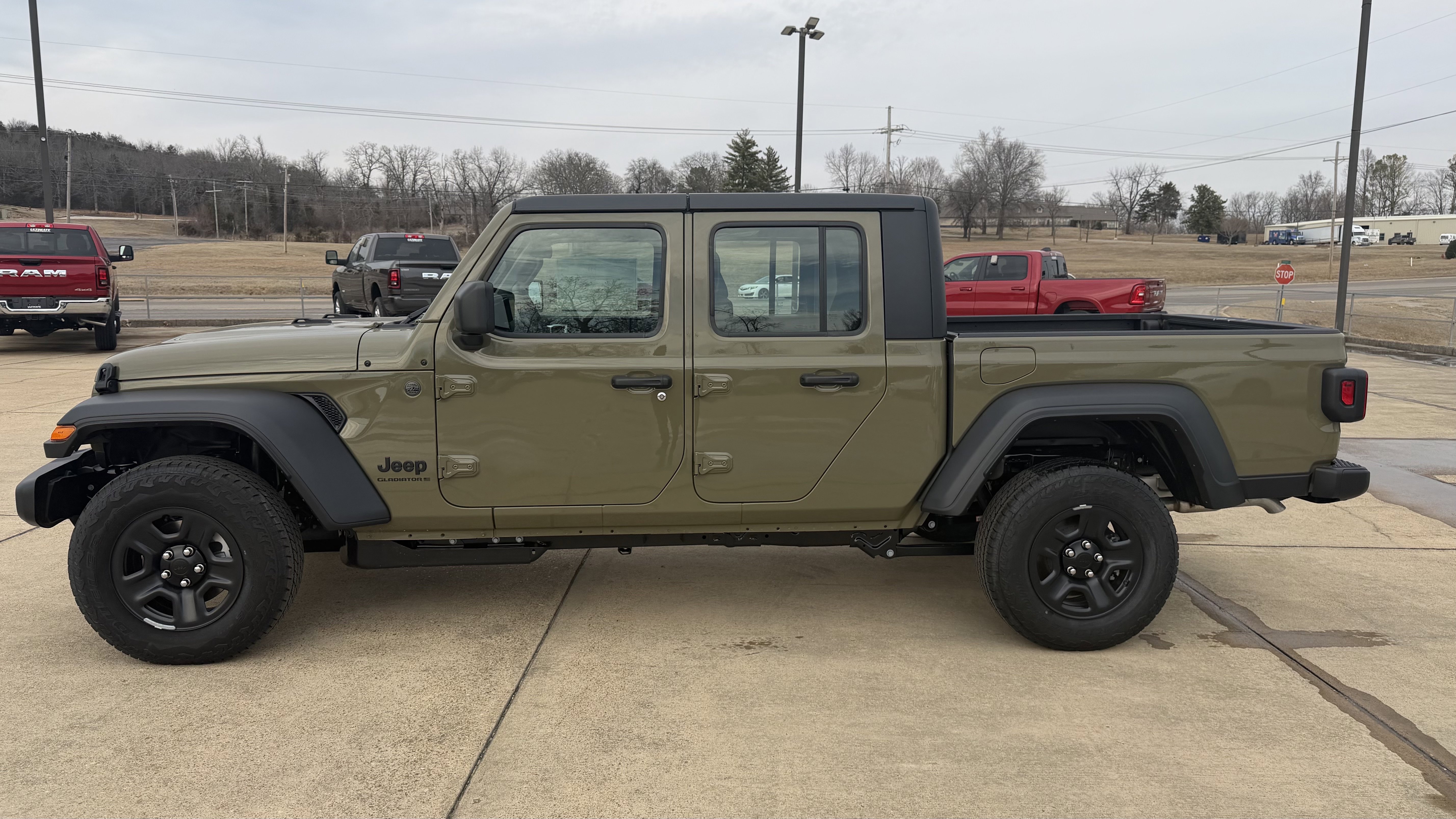 New 2026 Jeep Gladiator Sport AWD/4WD image 4
