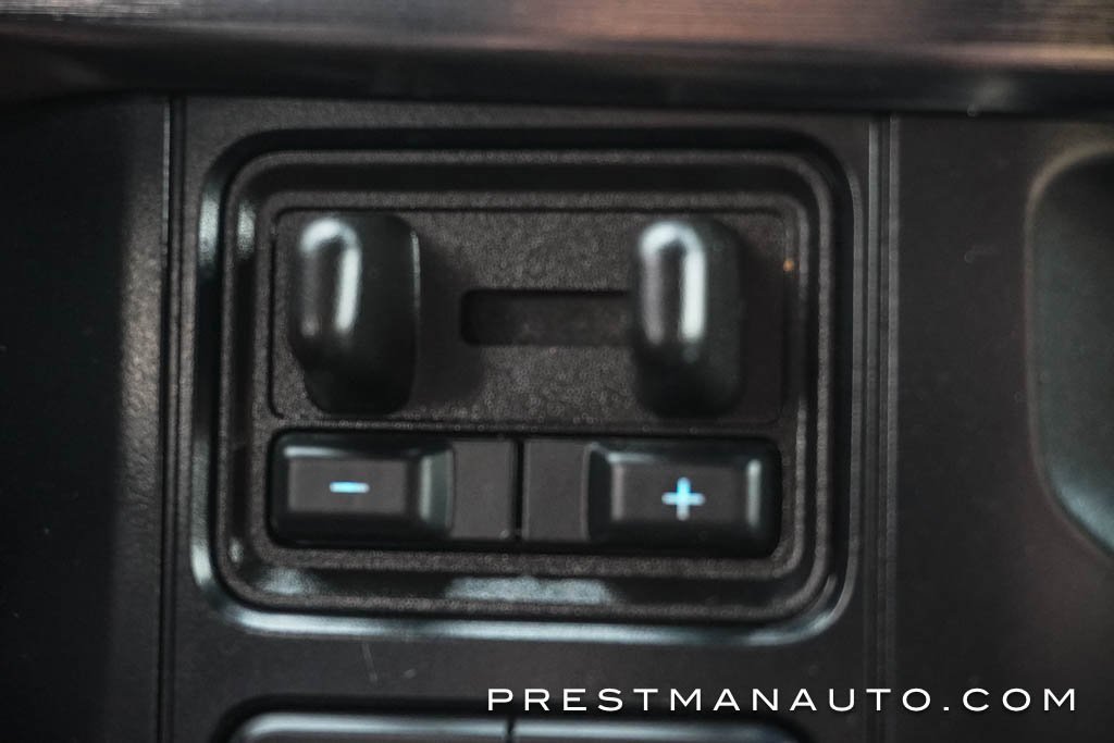 Used 2025 Ford F250 Lariat w/ Chrome Package image 43