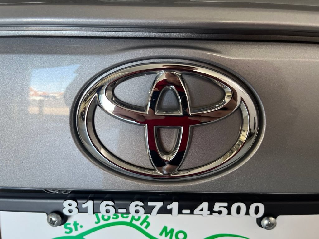Used 2025 Toyota RAV4 LE AWD/4WD image 44