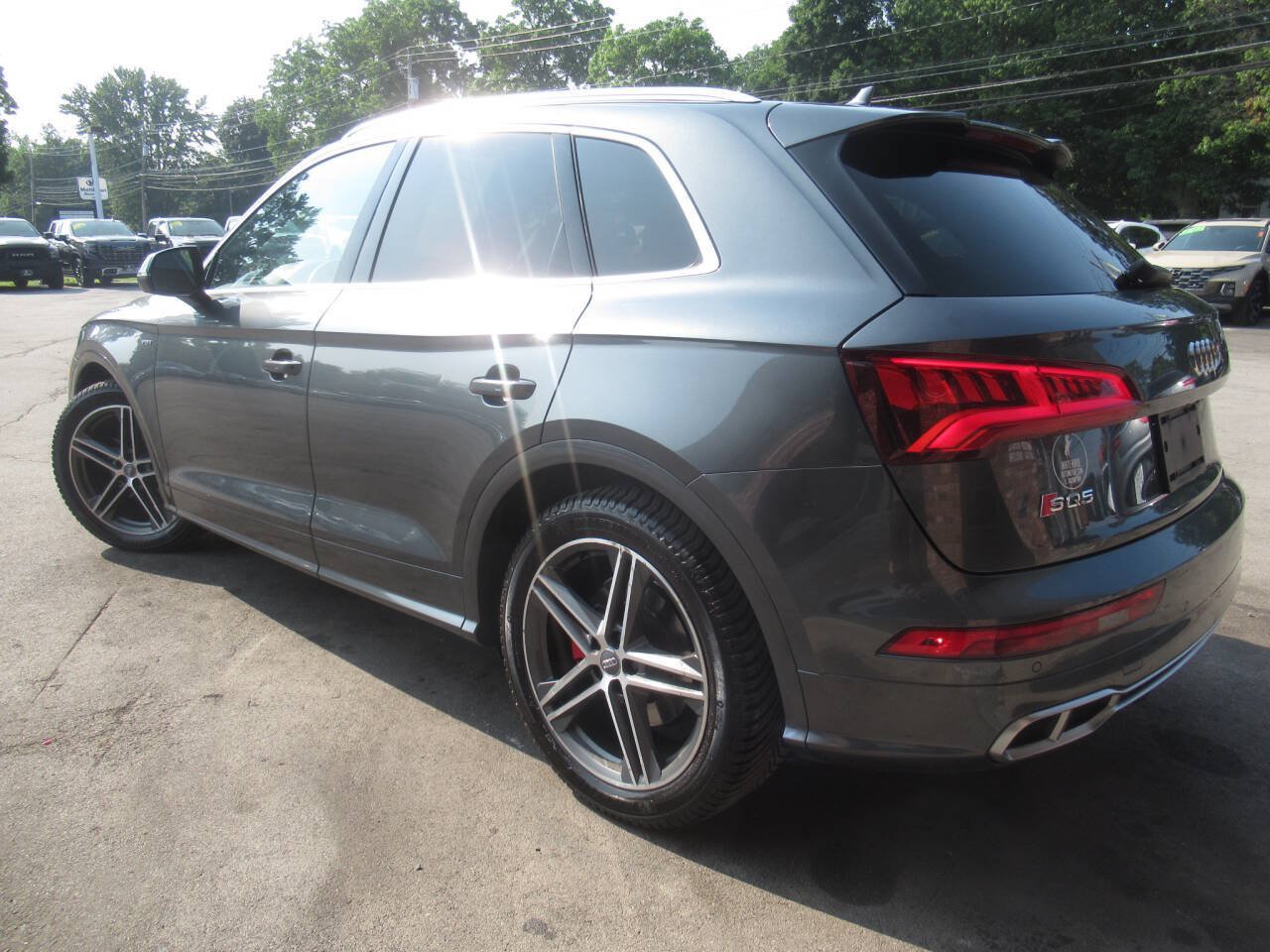 Used 2018 Audi SQ5 Premium Plus w/ S Sport Package AWD/4WD image 16