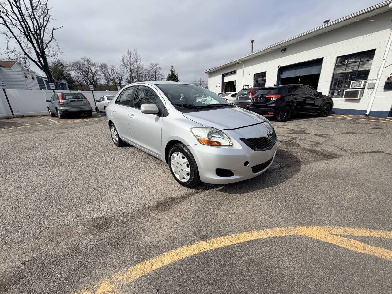 Used 2009 Toyota Yaris Sedan w/ Convenience Pkg FWD image 4
