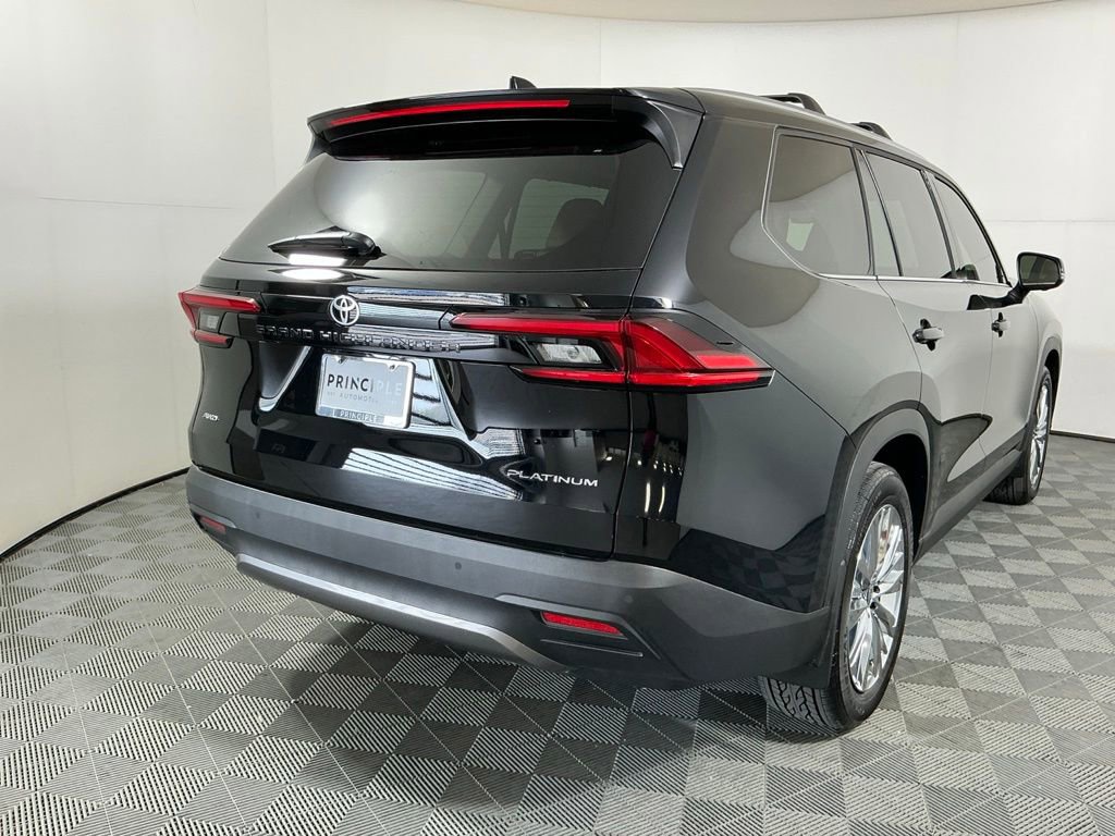 Used 2025 Toyota Grand Highlander AWD image 3