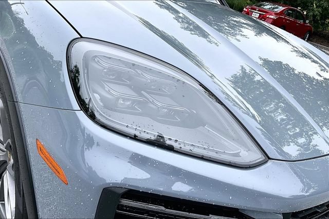 Used 2024 Porsche Cayenne Turbo GT AWD/4WD image 34