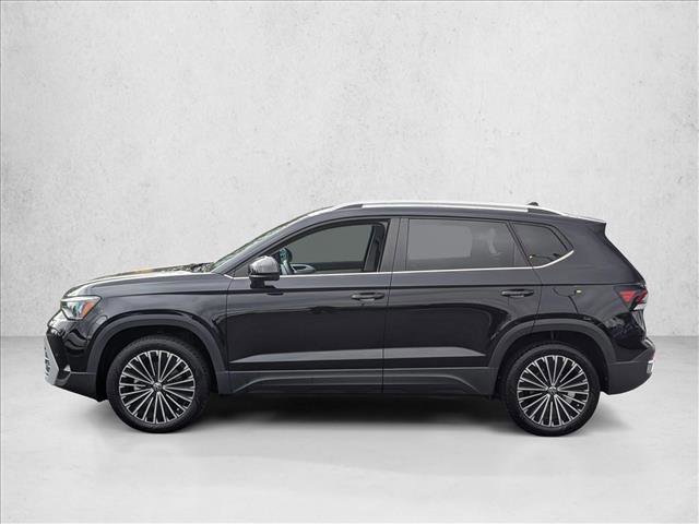 Certified 2025 Volkswagen Taos SE image 9