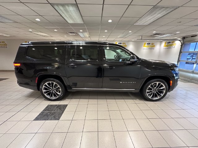 Used 2023 Jeep Wagoneer L Series III w/ Premium Group I AWD/4WD image 3
