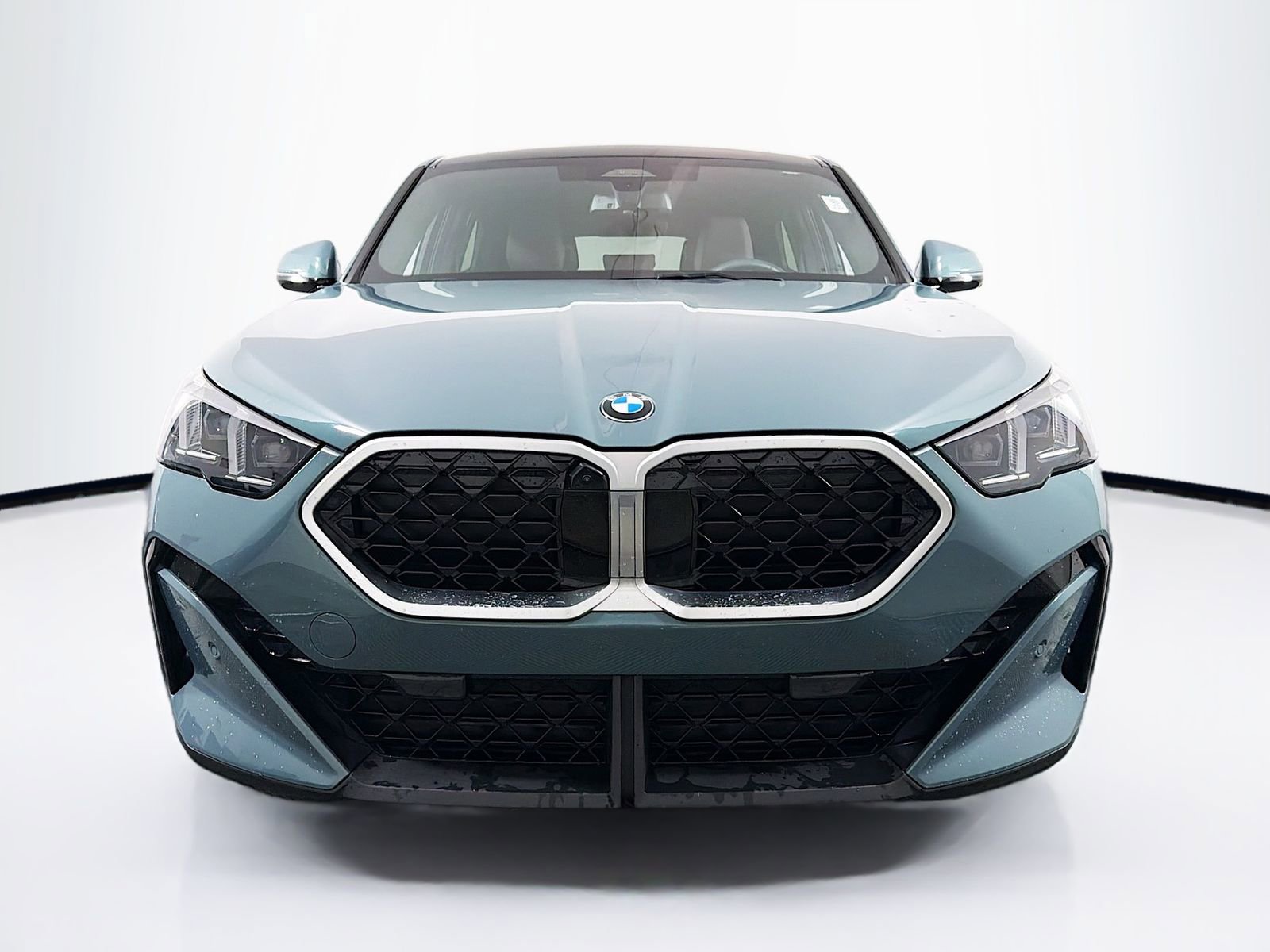 Used 2024 BMW X2 xDrive28i AWD/4WD image 2